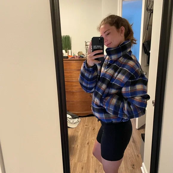 NWOT Urban Outfitters cropped puffer jacket - Picture 2 of 8